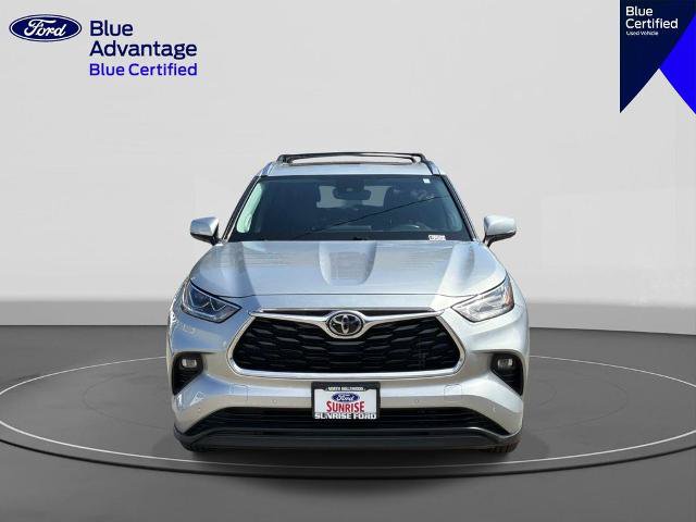 Used 2021 Toyota Highlander Limited FWD image 3