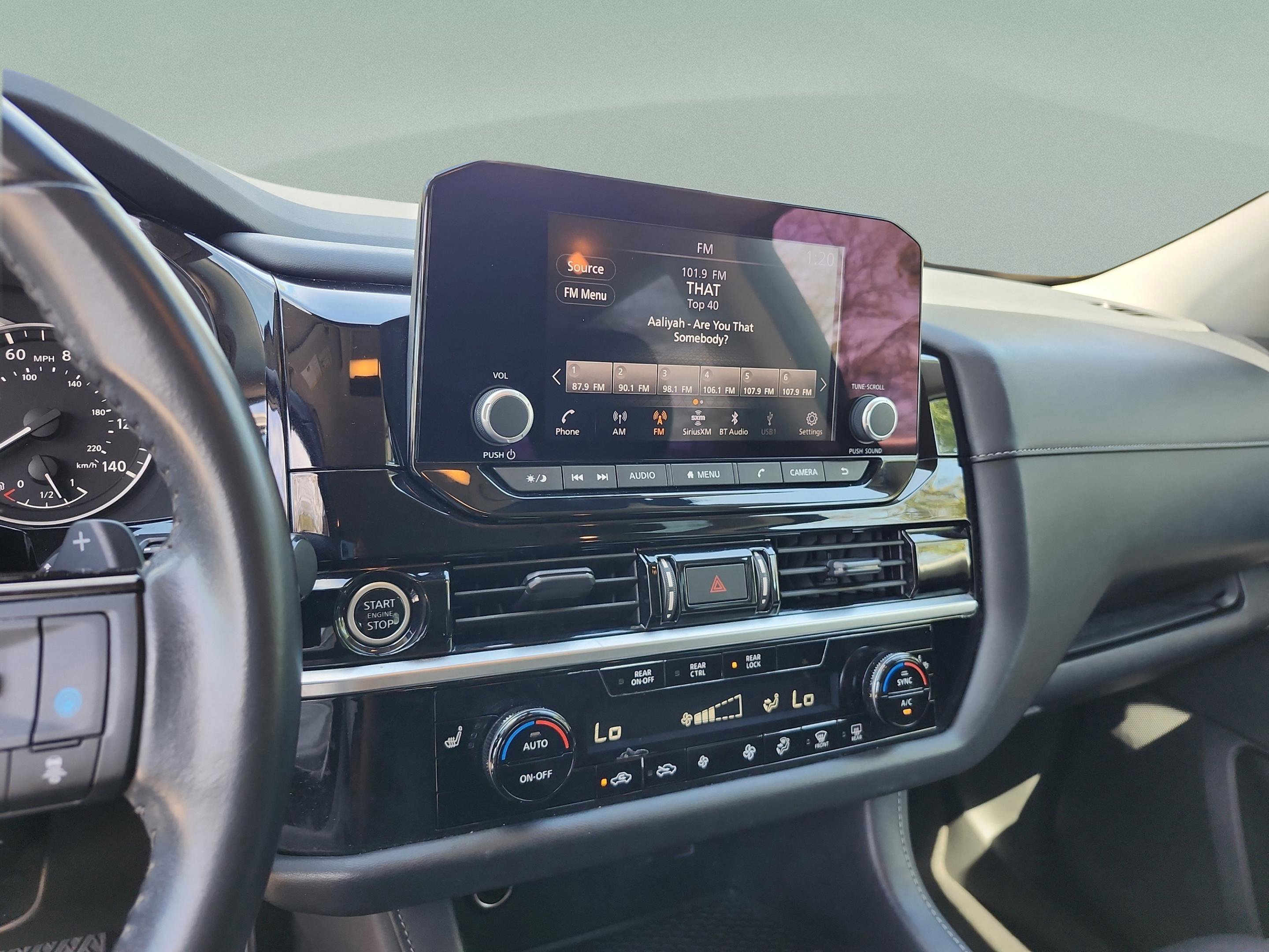 Used 2023 Nissan Pathfinder SV image 13