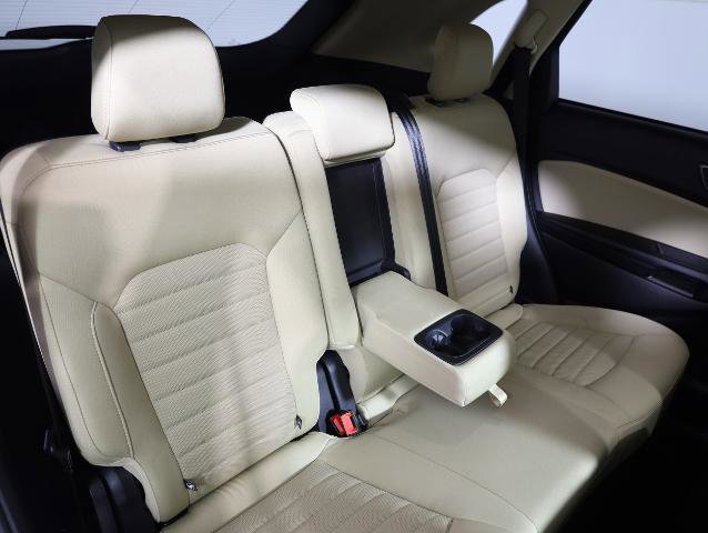 Certified 2020 Ford Edge SE image 10