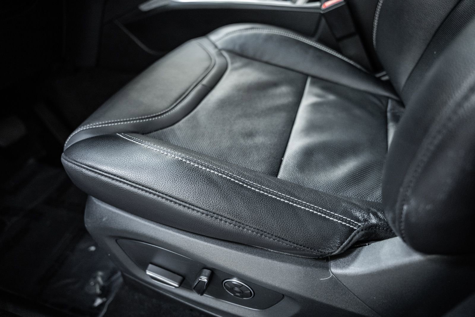 Certified 2020 Ford Explorer ST w/ ST Street Pack image 48