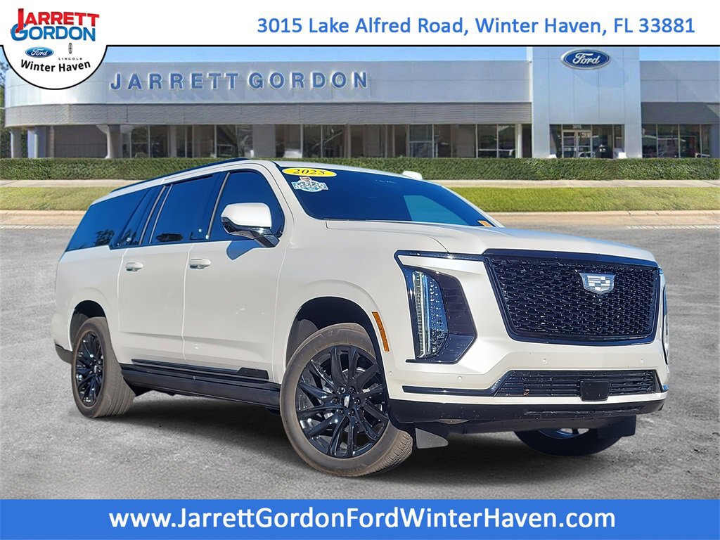 Used 2025 Cadillac Escalade ESV Sport Platinum image 4