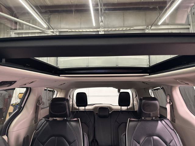 Used 2024 Chrysler Pacifica Limited FWD image 19