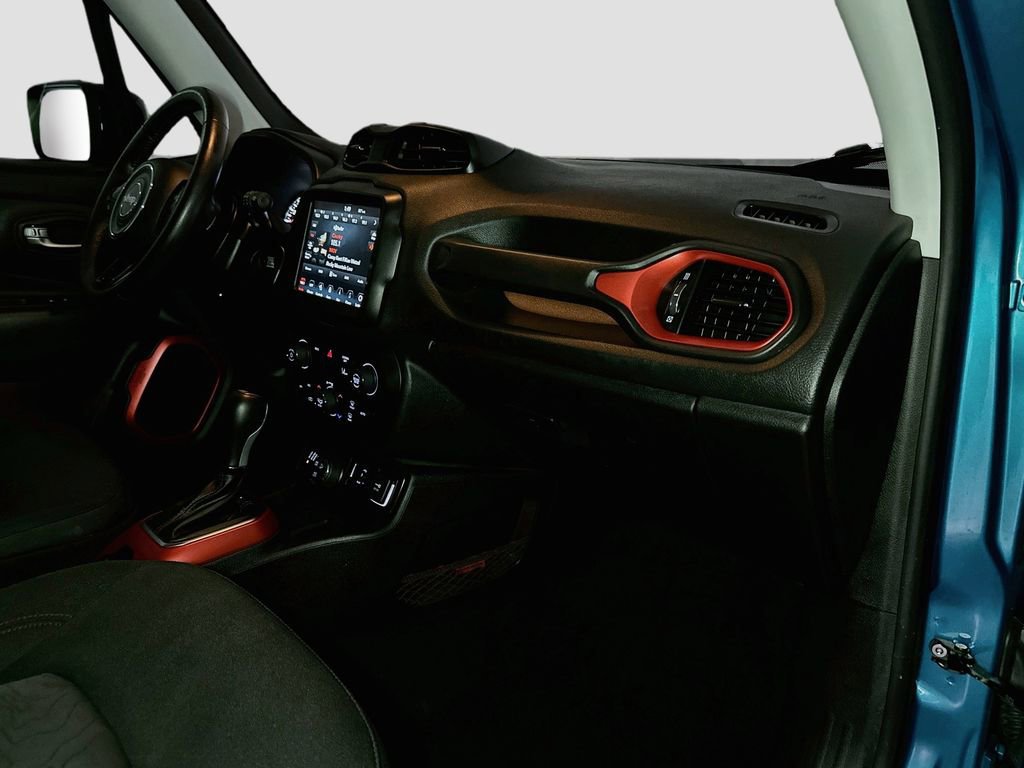 Used 2022 Jeep Renegade Trailhawk w/ Sun/Sound Group AWD/4WD image 39