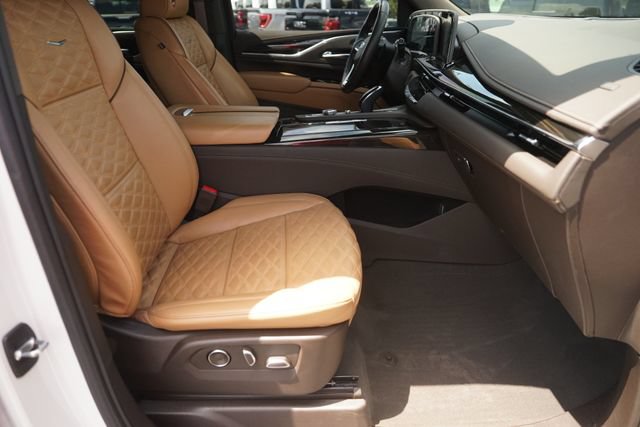 Used 2024 Cadillac Escalade ESV Premium Luxury w/ Performance Package AWD/4WD image 21