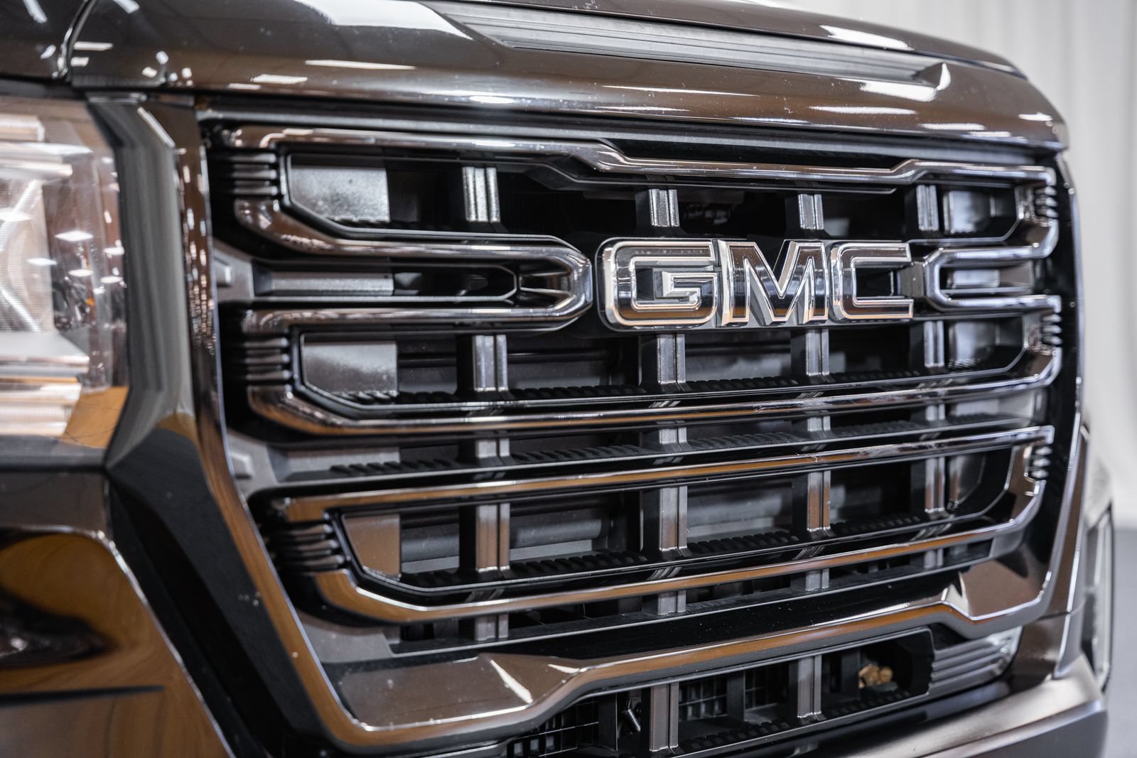 Used 2022 GMC Canyon Elevation w/ Elevation Premium Package RWD image 9
