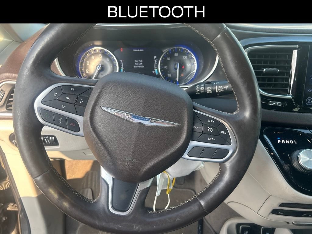 Used 2017 Chrysler Pacifica Touring-L Plus FWD image 12