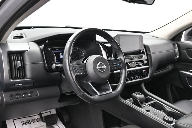 Used 2024 Nissan Pathfinder SL AWD/4WD image 16