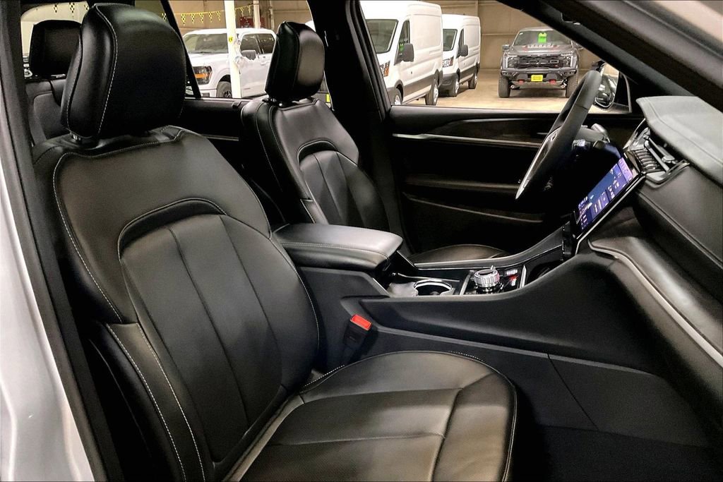 Used 2025 Jeep Grand Cherokee Limited 4xe AWD/4WD image 7