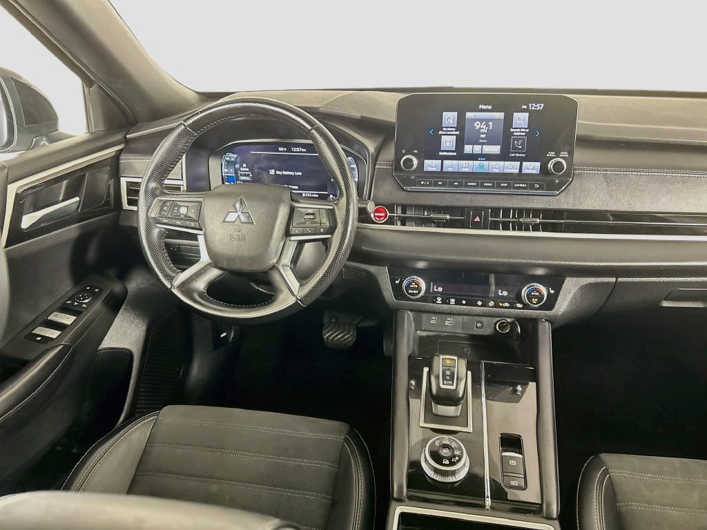 Used 2024 Mitsubishi Outlander AWD image 28