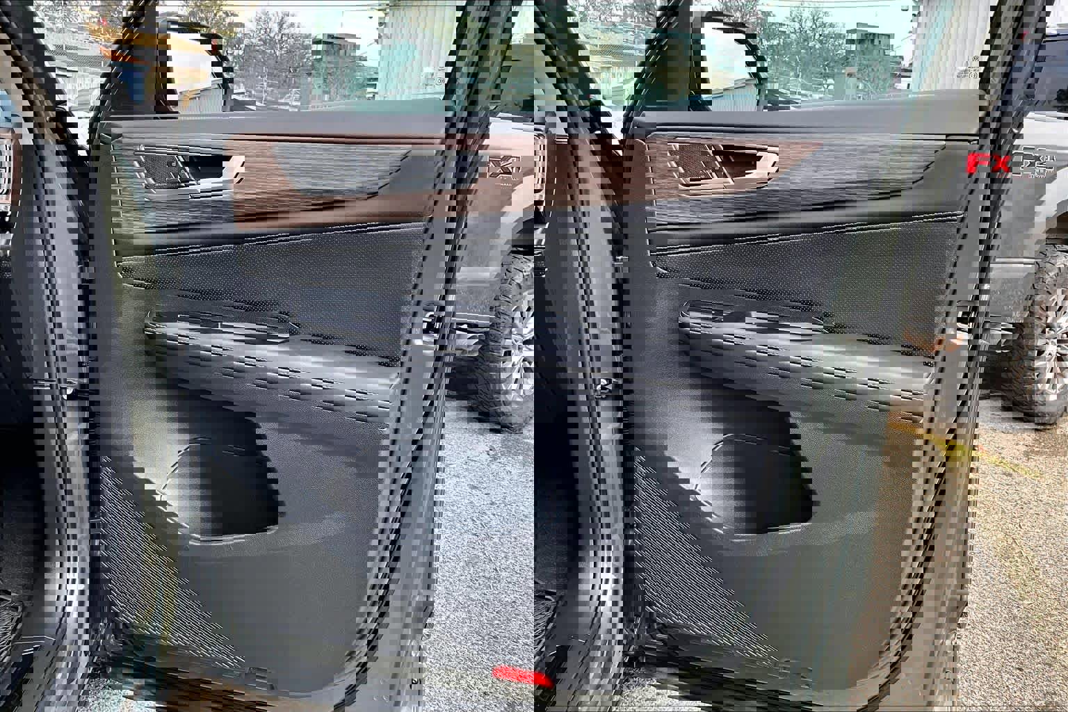 Used 2025 Volkswagen Atlas SEL Premium R-Line image 23