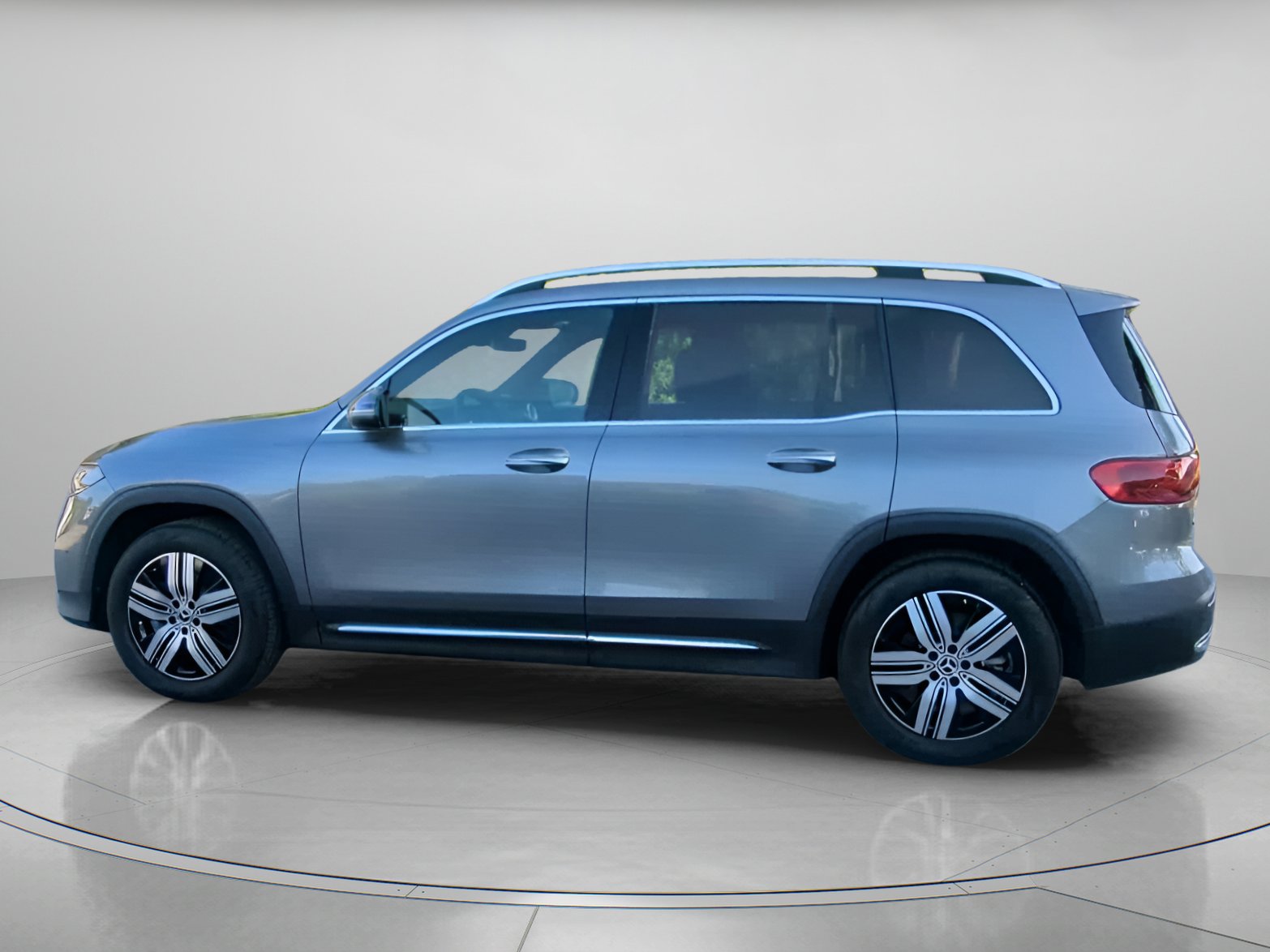 Used 2025 Mercedes-Benz EQB 300 4MATIC image 17