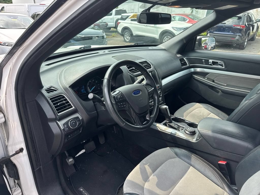 Certified 2017 Ford Explorer XLT w/ Equipment Group 202A AWD/4WD image 3