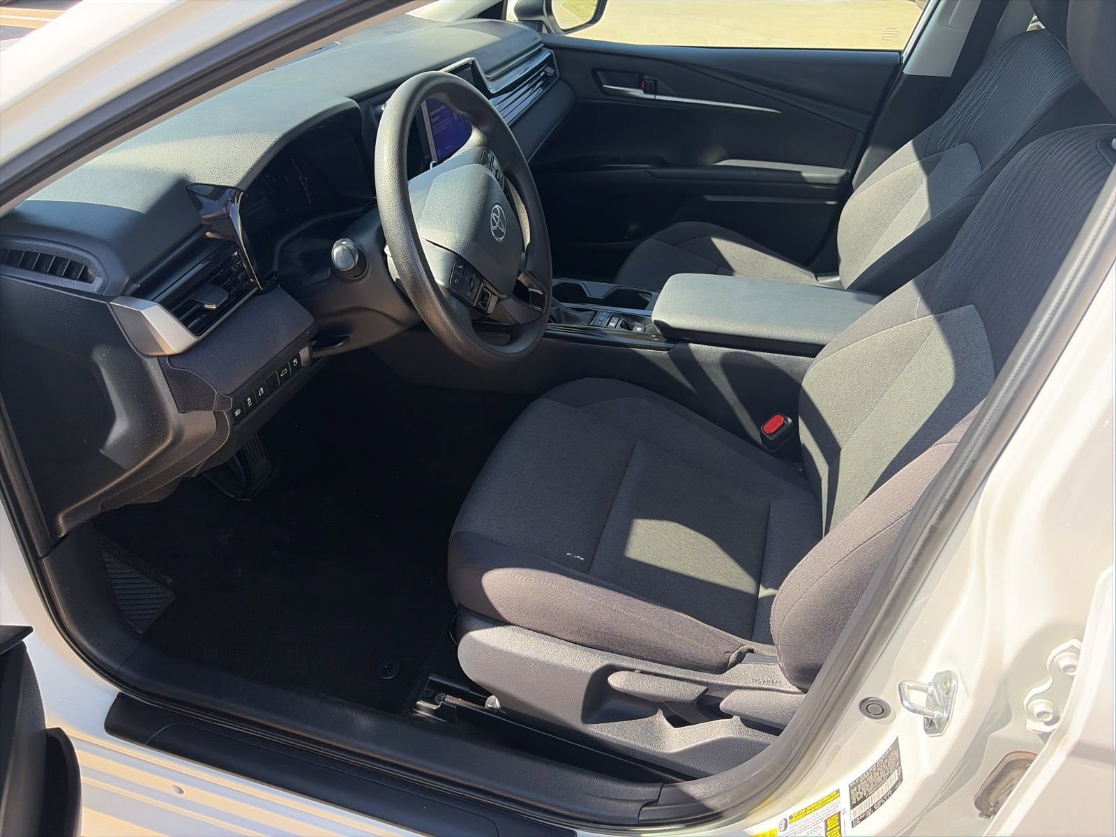 Used 2025 Toyota Camry LE image 12