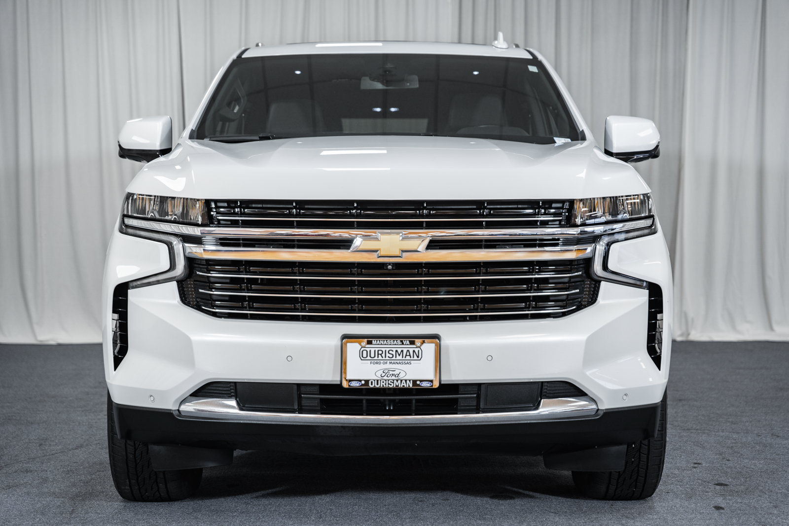 Used 2023 Chevrolet Suburban LT w/ Luxury Package AWD/4WD image 2