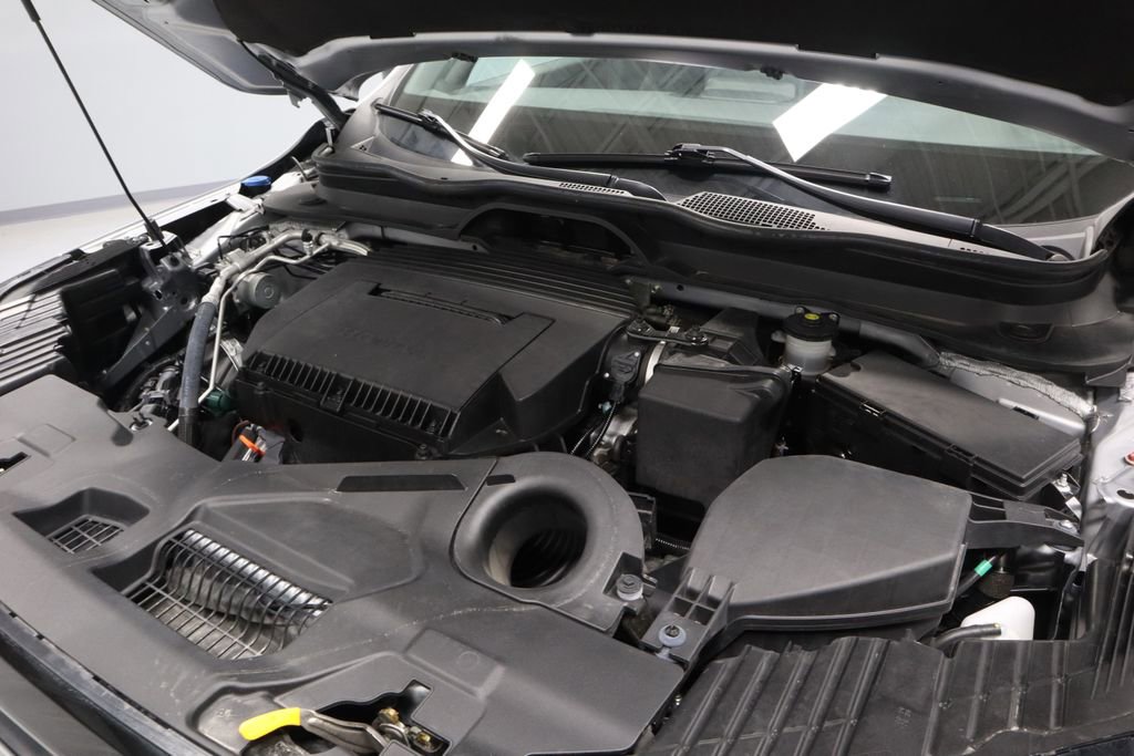 Used 2025 Honda Pilot Sport image 13