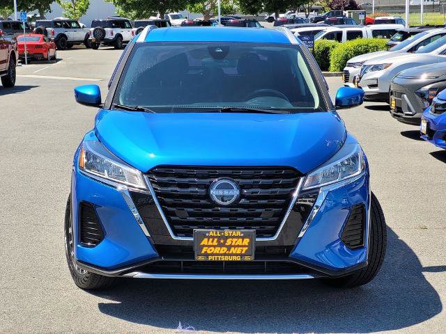 Used 2023 Nissan Kicks SV FWD image 2