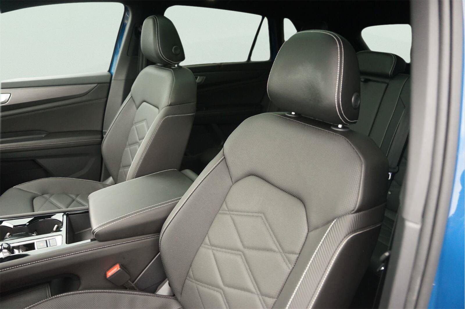 Used 2025 Volkswagen Atlas Cross Sport SE FWD image 10