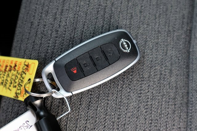 Used 2023 Nissan Rogue SV image 35