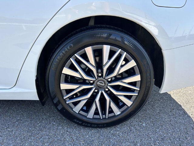 Used 2025 Nissan Altima 2.5 SV FWD image 3