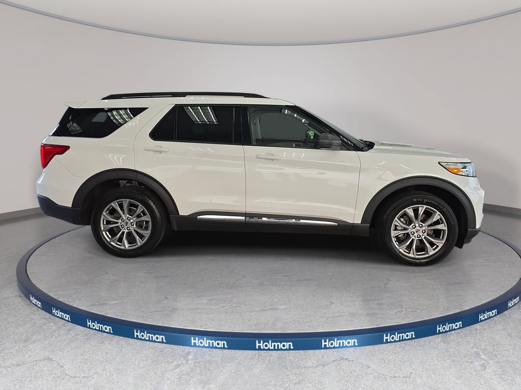 Certified 2022 Ford Explorer XLT w/ Equipment Group 202A AWD/4WD image 4