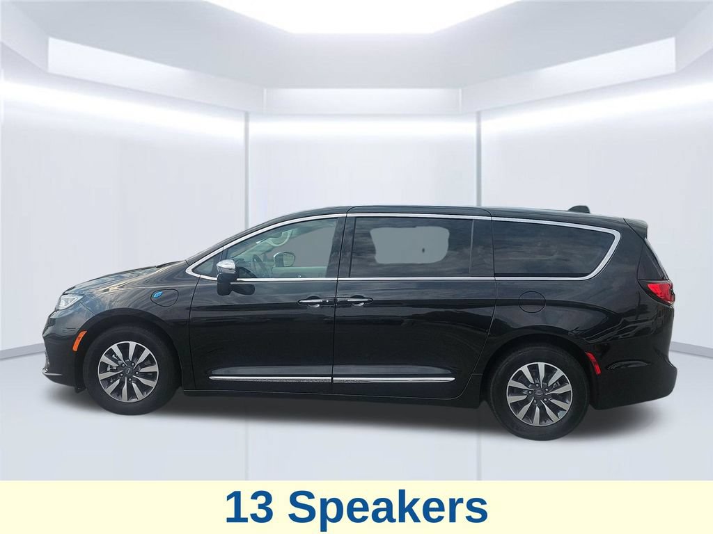 Used 2023 Chrysler Pacifica Limited FWD image 22
