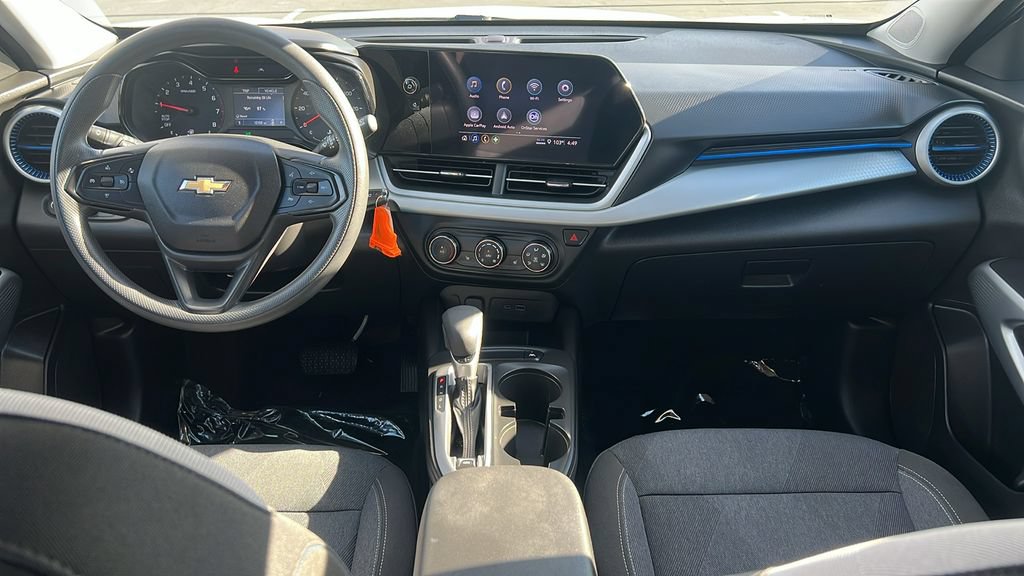 Used 2024 Chevrolet Trax LS w/ LS Convenience Package FWD image 9