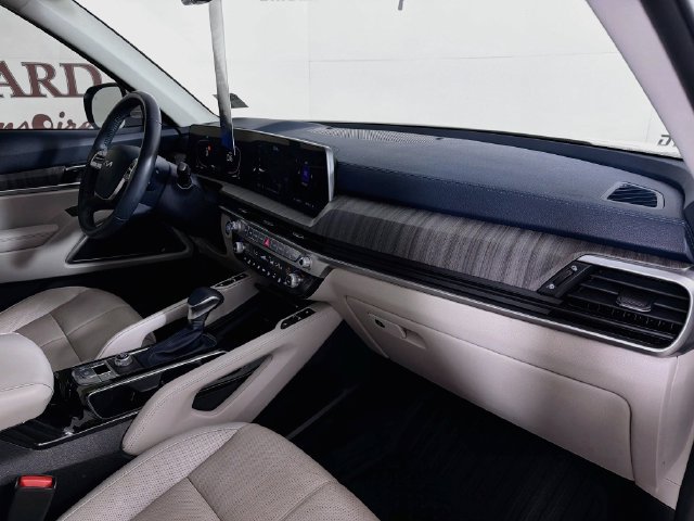 Used 2024 Kia Telluride EX w/ EX Captain's Chair Package FWD image 37