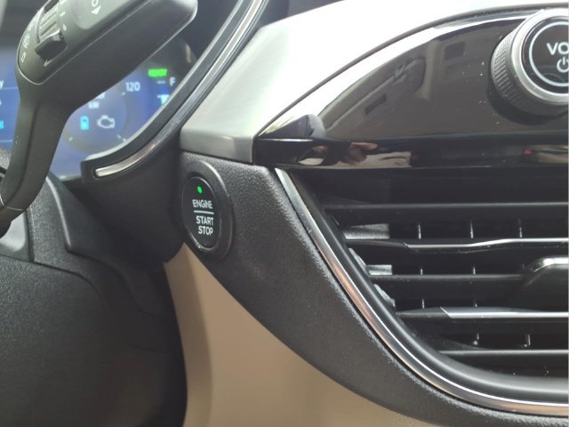 Certified 2022 Ford Escape Titanium FWD image 21