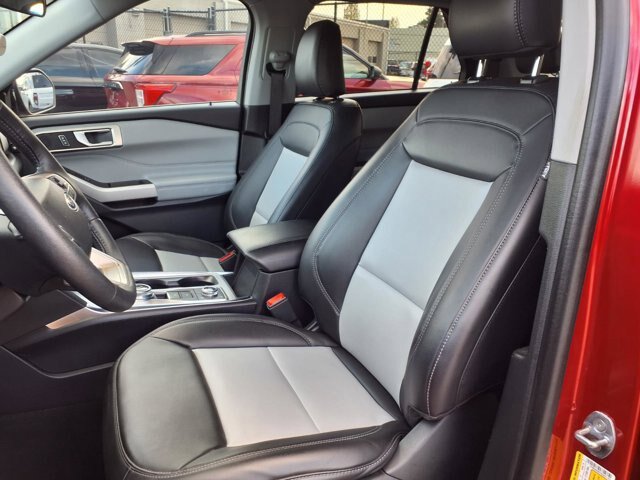 Certified 2024 Ford Explorer XLT w/ Equipment Group 202A AWD/4WD image 3