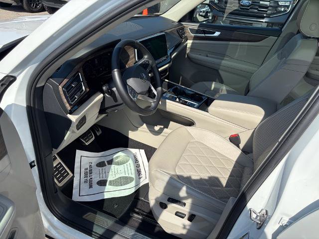 Used 2024 Volkswagen Atlas SEL Premium R-Line image 12