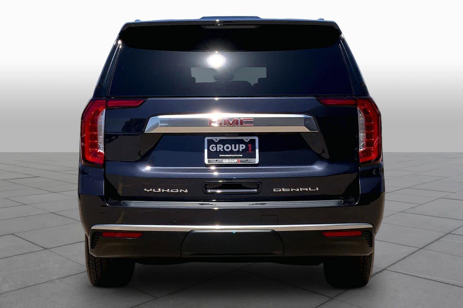 Used 2024 GMC Yukon XL Denali w/ Denali Reserve Package AWD/4WD image 5