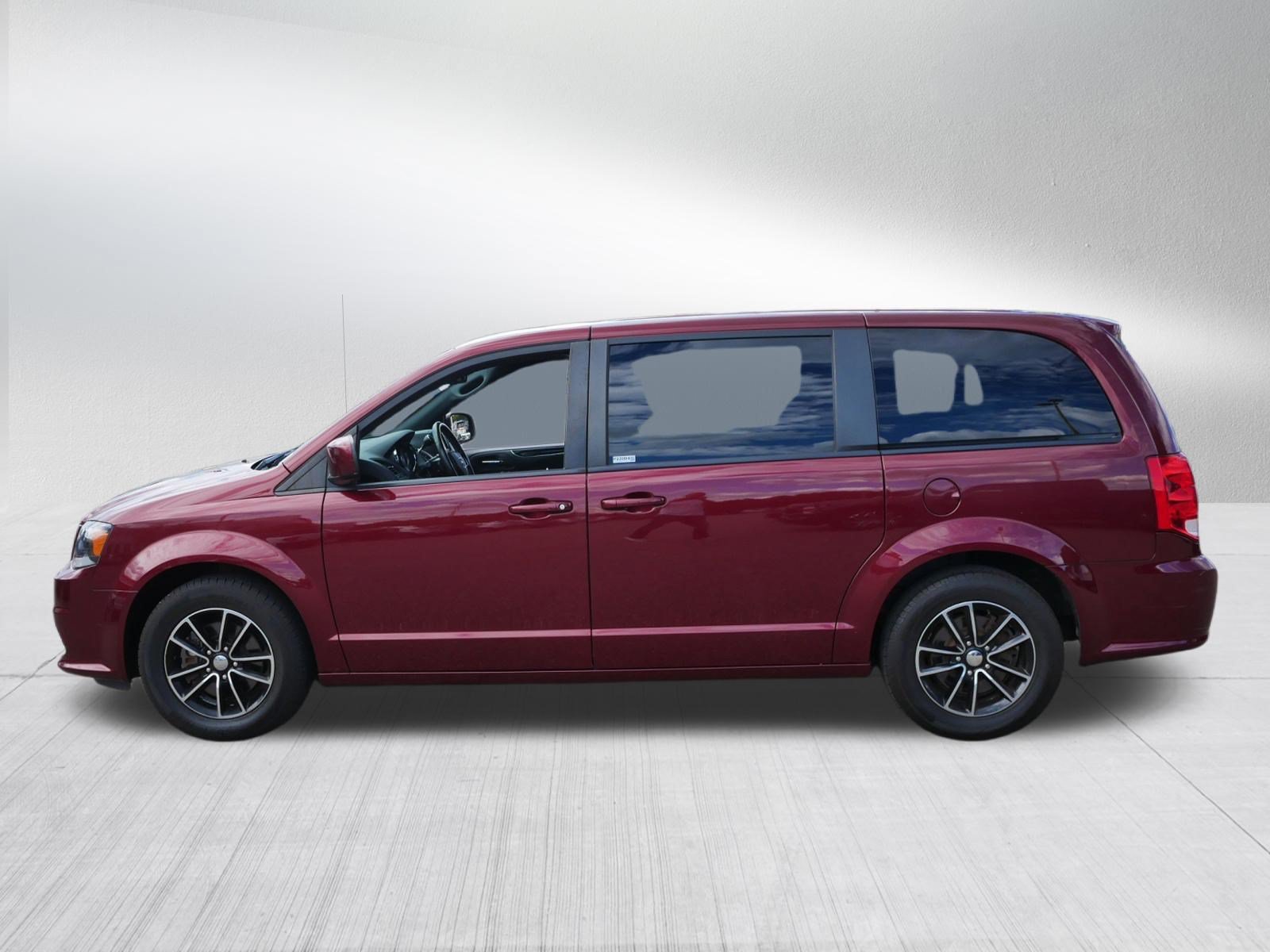 Used 2018 Dodge Grand Caravan SE FWD image 4