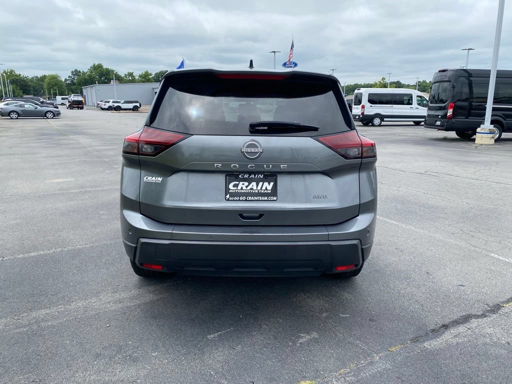 Used 2024 Nissan Rogue S AWD/4WD image 6