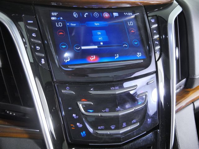 Used 2020 Cadillac Escalade Luxury w/ Escalade Sport Edition AWD/4WD image 31