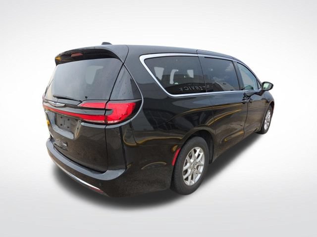 Used 2023 Chrysler Pacifica Touring-L FWD image 9