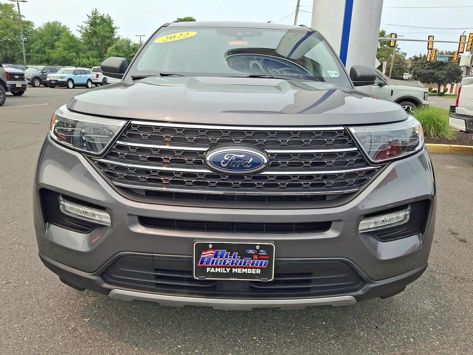 Certified 2022 Ford Explorer XLT w/ Equipment Group 202A AWD/4WD image 3
