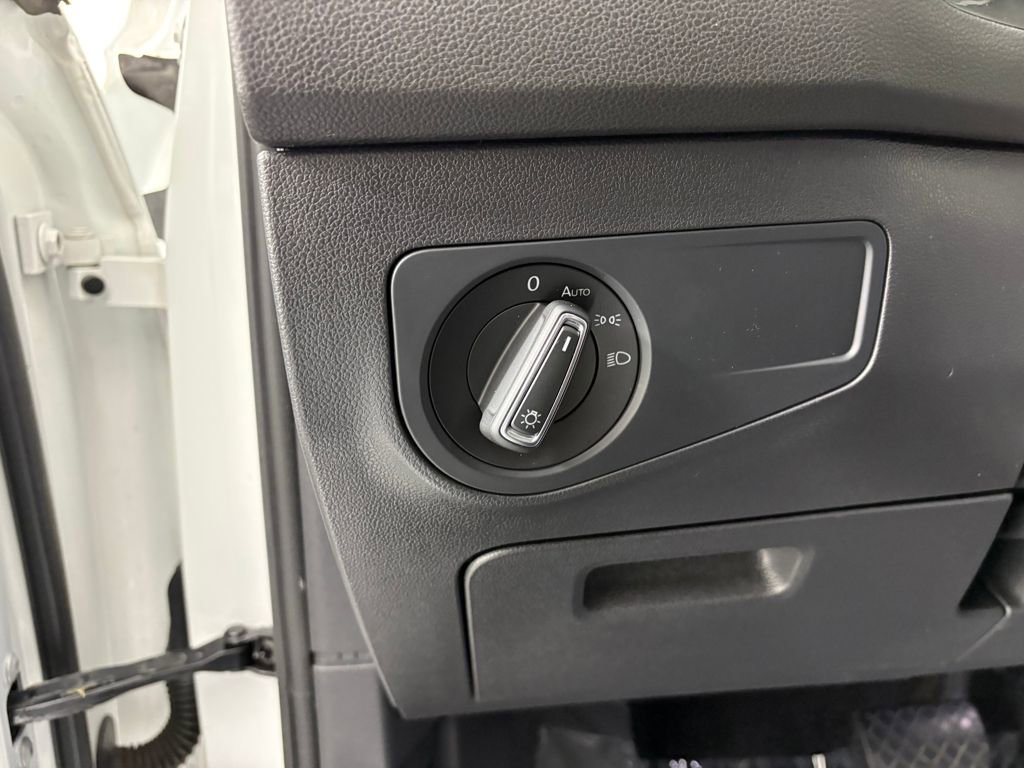 Used 2022 Volkswagen Tiguan SE w/ Panoramic Sunroof Package image 15