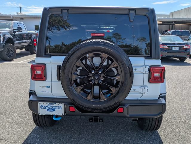 Used 2023 Jeep Wrangler Unlimited Sahara AWD/4WD image 4