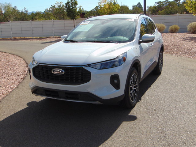 Certified 2026 Ford Escape SE w/ Class II Trailer Tow Package FWD image 9