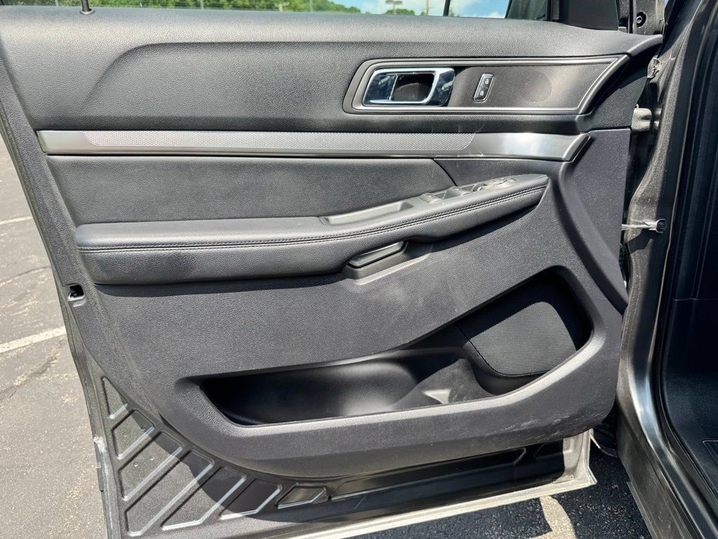 Certified 2019 Ford Explorer XLT w/ Equipment Group 202A AWD/4WD image 13