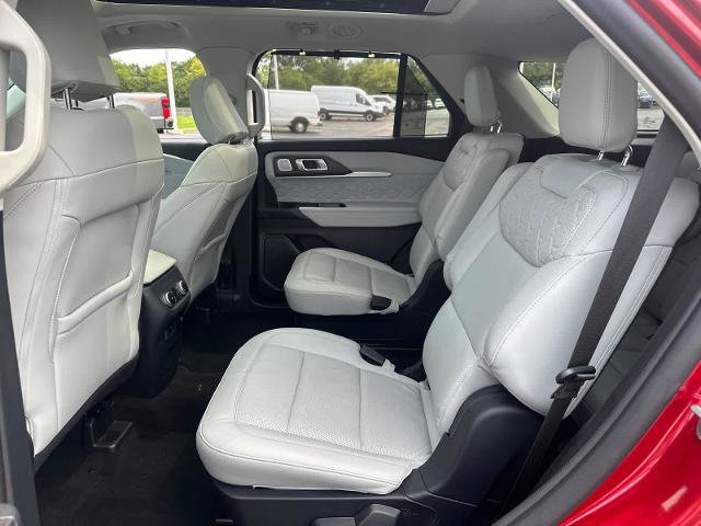 Certified 2025 Ford Explorer Platinum w/ Ultimate Package AWD/4WD image 32