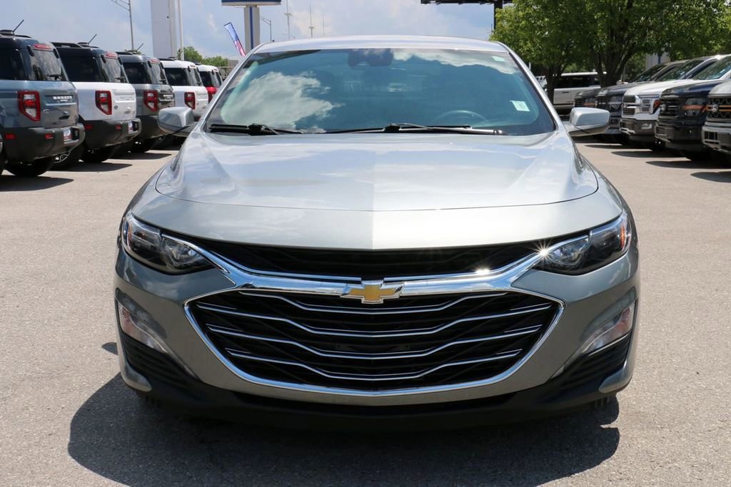 Used 2025 Chevrolet Malibu LT FWD image 3