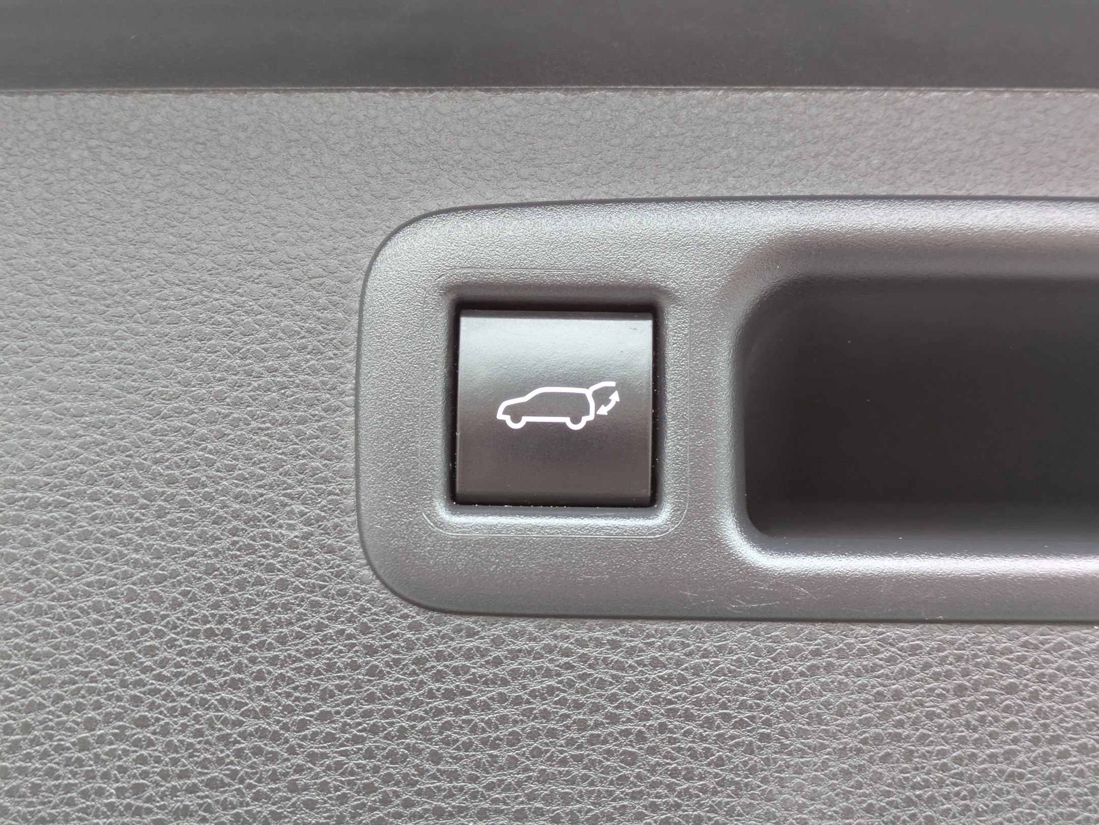Used 2023 Toyota Highlander LE AWD/4WD image 19