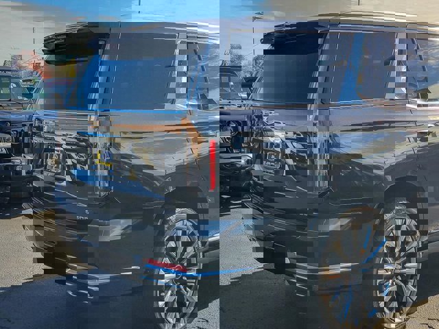 Used 2025 Cadillac Escalade Premium Luxury image 9