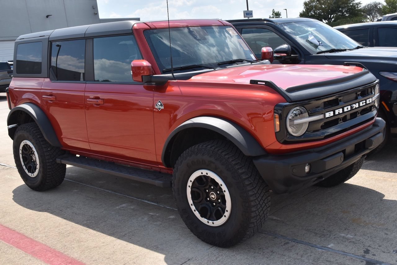 Certified 2023 Ford Bronco Outer Banks w/ Sasquatch Package AWD/4WD image 4