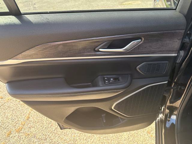Used 2023 Jeep Grand Cherokee 4WD 4xe image 40