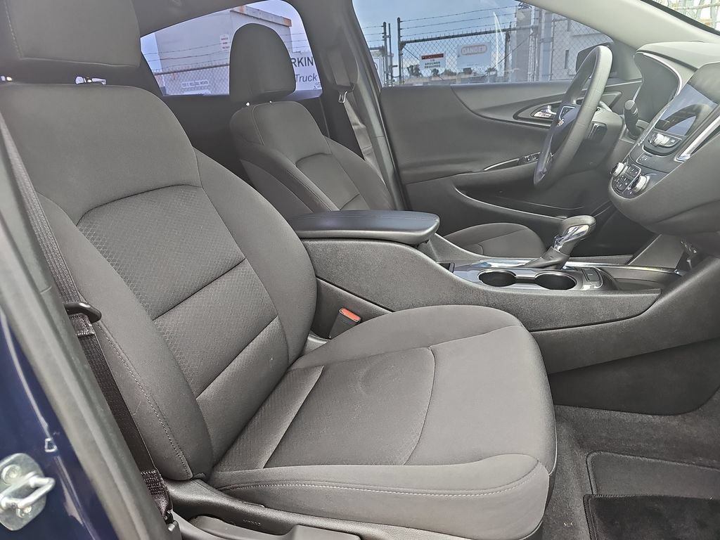 Used 2021 Chevrolet Malibu LT FWD image 10