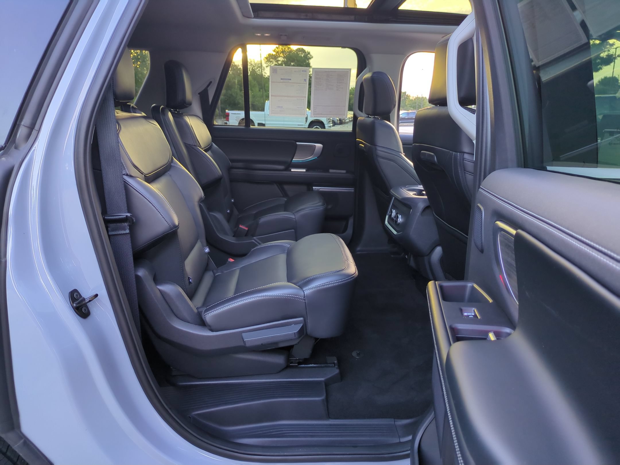 Certified 2025 Ford Expedition Max Platinum w/ Driver's Package AWD/4WD image 35