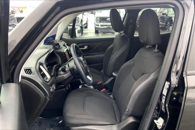 Used 2023 Jeep Renegade Latitude w/ Premium Group image 9