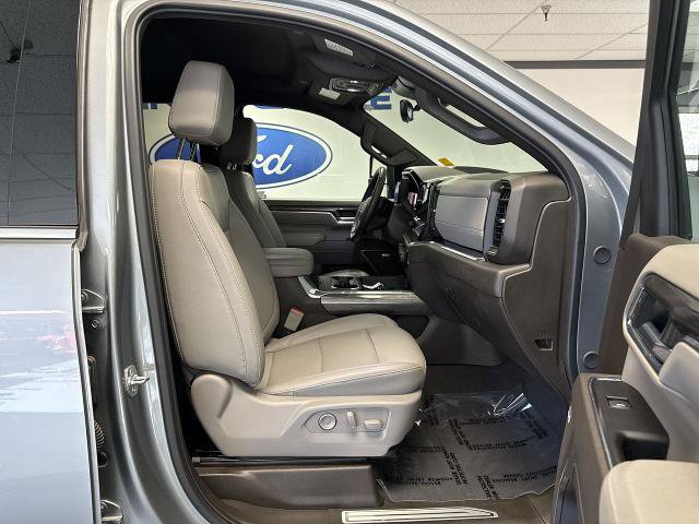 Used 2025 Chevrolet Silverado 2500 LTZ w/ LTZ Premium Package AWD/4WD image 22